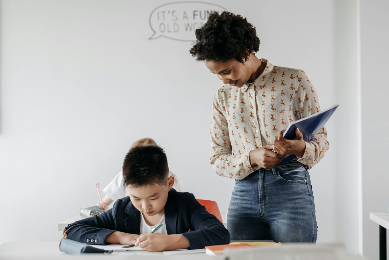 Todos los adverbios de lugar en inglés que debes conocer