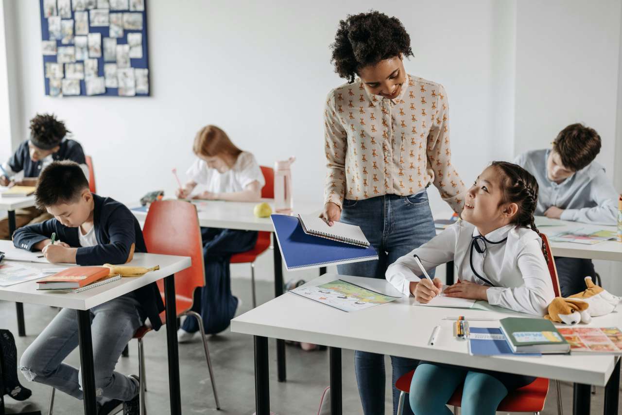 ¿Cuánto gana un maestro de primaria en España en 2025?