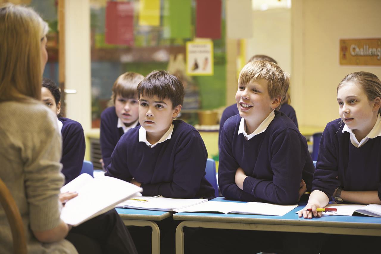 ¿Cuál es la ratio actual en infantil y primaria en Murcia?