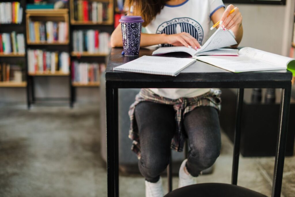 mujer eligiendo optativas 4 eso